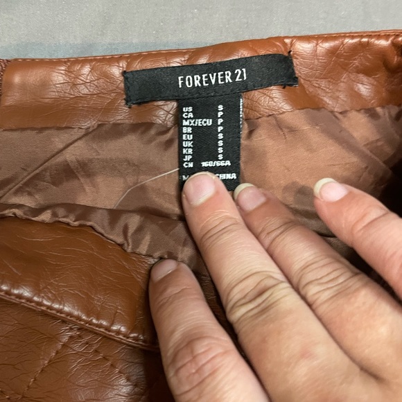 NWT Forever 21 mini fake brown leather skirt.  Size small. - Picture 3 of 5